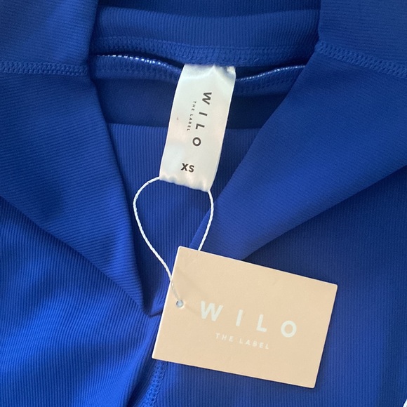 Wilo 2 piece Sports Bra and Leggings - Picture 5 of 8